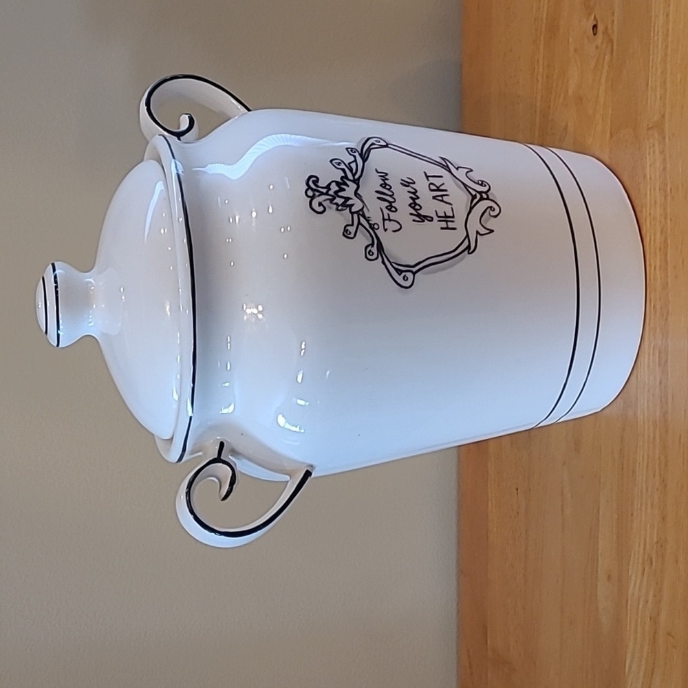 KATIE MANDY 'Follow Your Heart' Lidded Ceramic Canister/Cookie Jar With Handles - Picture 5 of 15